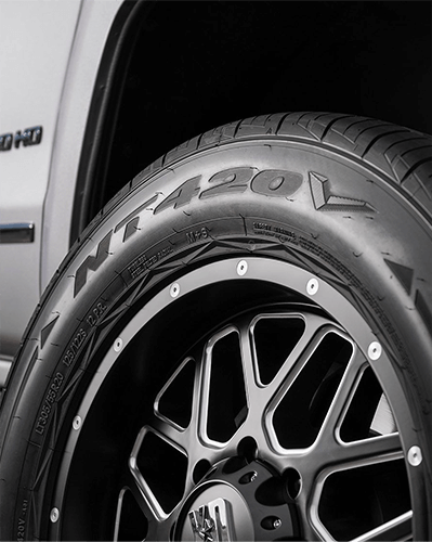 Nitto NT420V – 275/40R20 106 W | High-Performance All-Season SUV & Truck Tire image 0